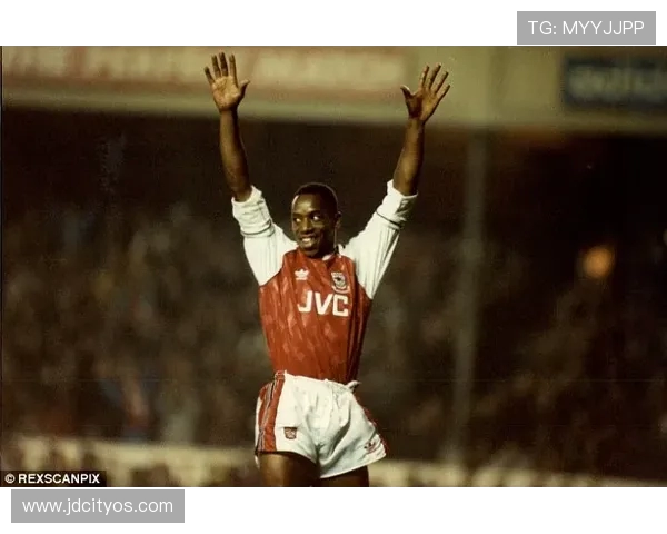 蒂埃里·亨利：从阿森纳传奇到法国足球英雄的崛起与辉煌历程