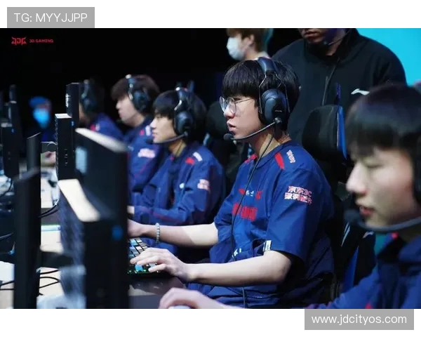 BLG与JDG激战正酣赛场火花四溅谁能笑到最后引发热议 BLG与JDG激战正酣赛场火花四溅谁能笑到最后引发热议