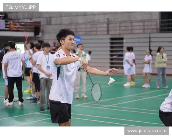 深圳羽毛球队的节奏与发展探索聚焦羽毛球运动的未来与挑战 深圳羽毛球队的节奏与发展探索聚焦羽毛球运动的未来与挑战