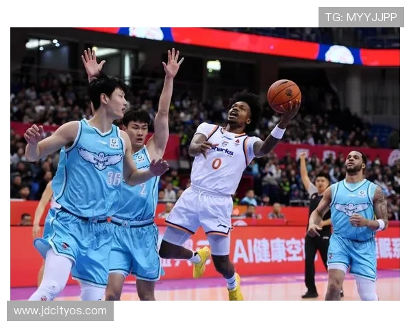 赛后分析：上海篮球队与北京篮球队在比赛中的战术灵活性对比