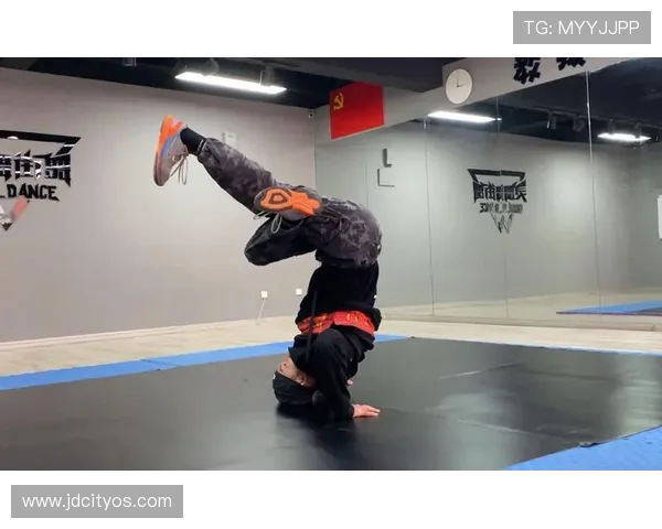 重庆街舞队与杭州街舞队赛后复盘分析个人能力的对比与启示